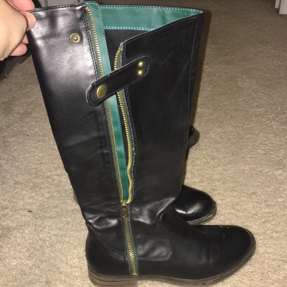 Black boos with full zipper